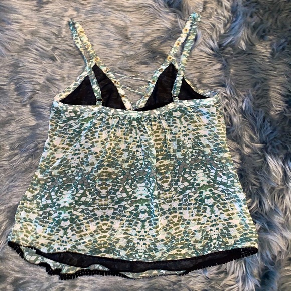 Guess Flowy Snakeskin Pattern Tank - Size XS | Color: Green - Picture 2 of 4
